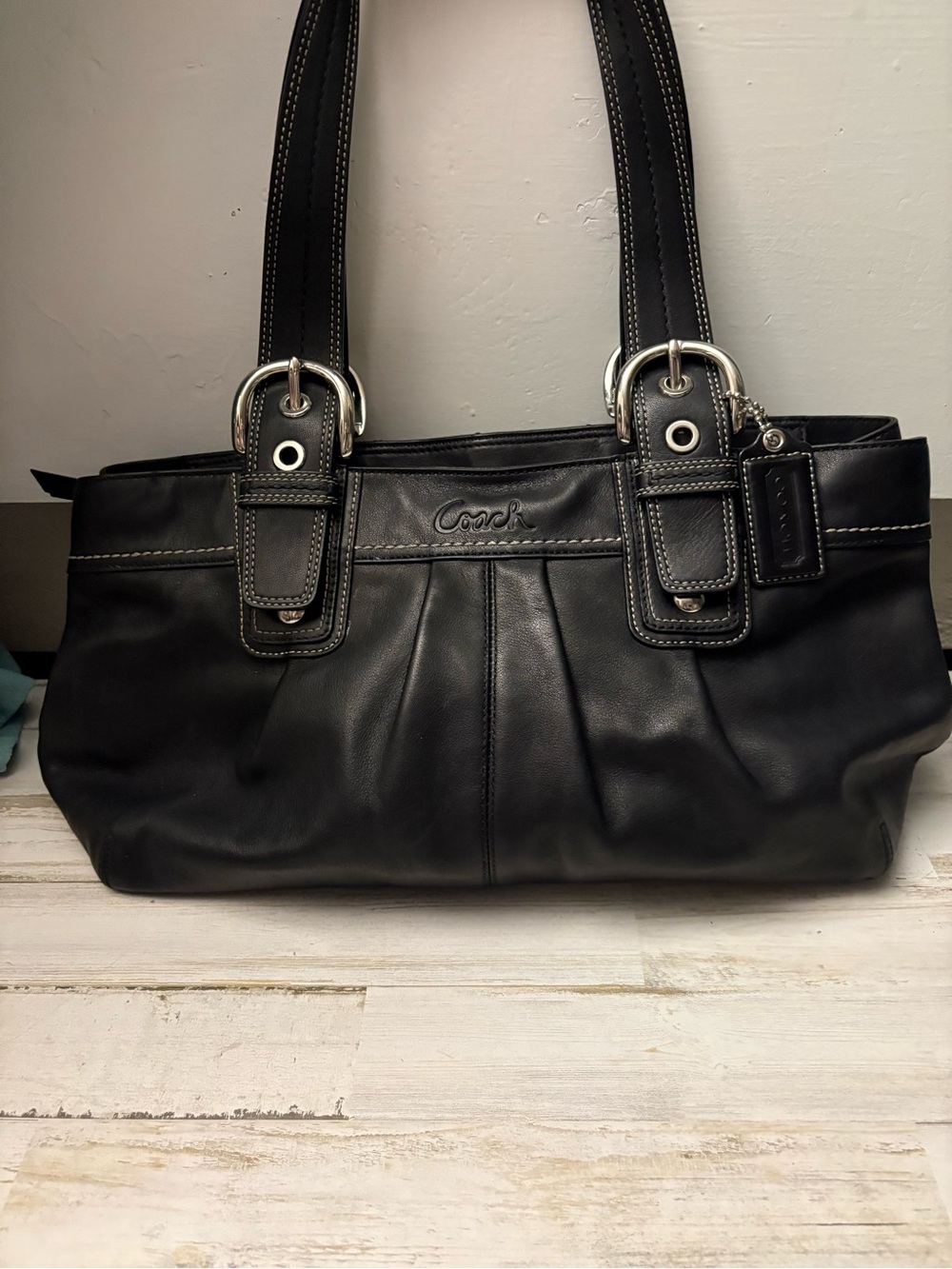 Coach Black Leather Shoulder Bag - Classic Pleated Design F18732
